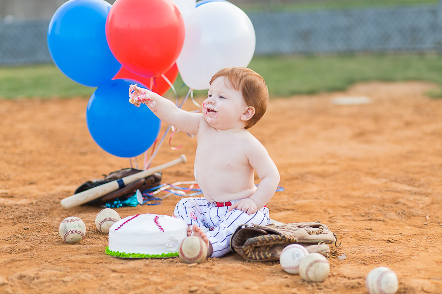 baby boy pointing during cake smash session