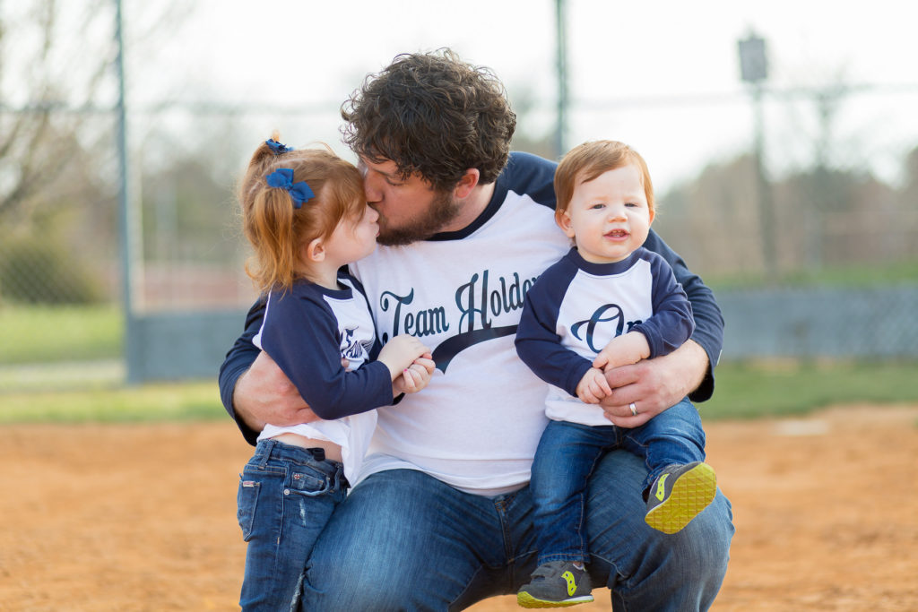 dad kissing daughter 