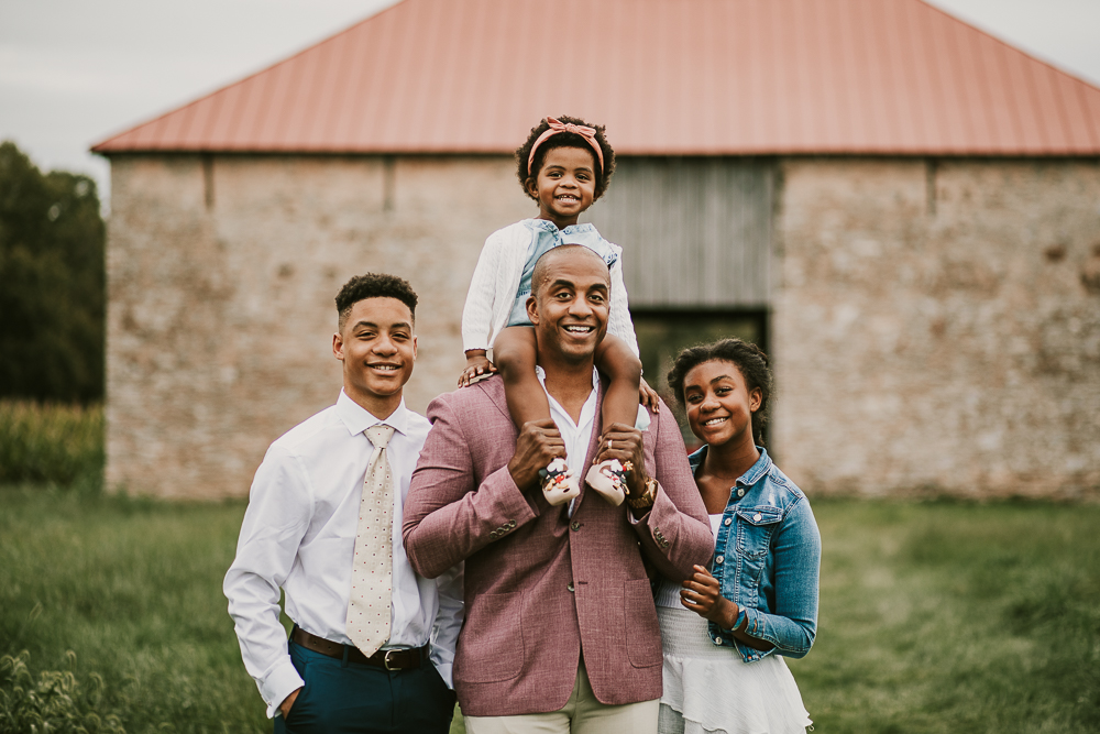 dad with three kids