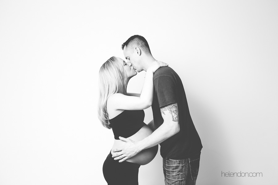 maternity photo kissing couple black and white