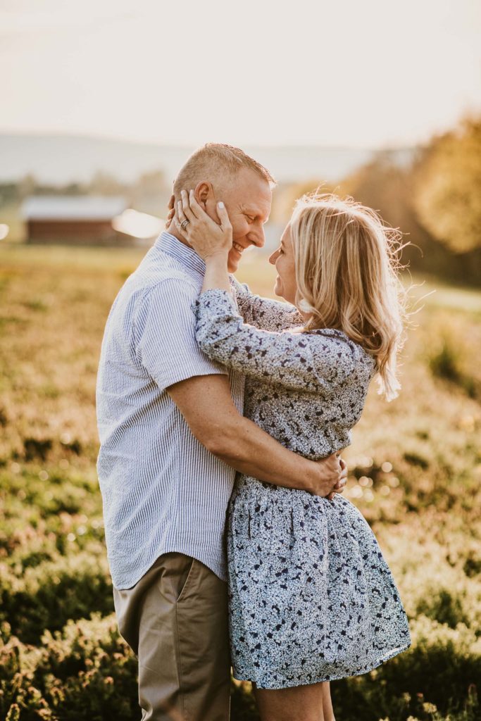 sexy pose for parents in family session