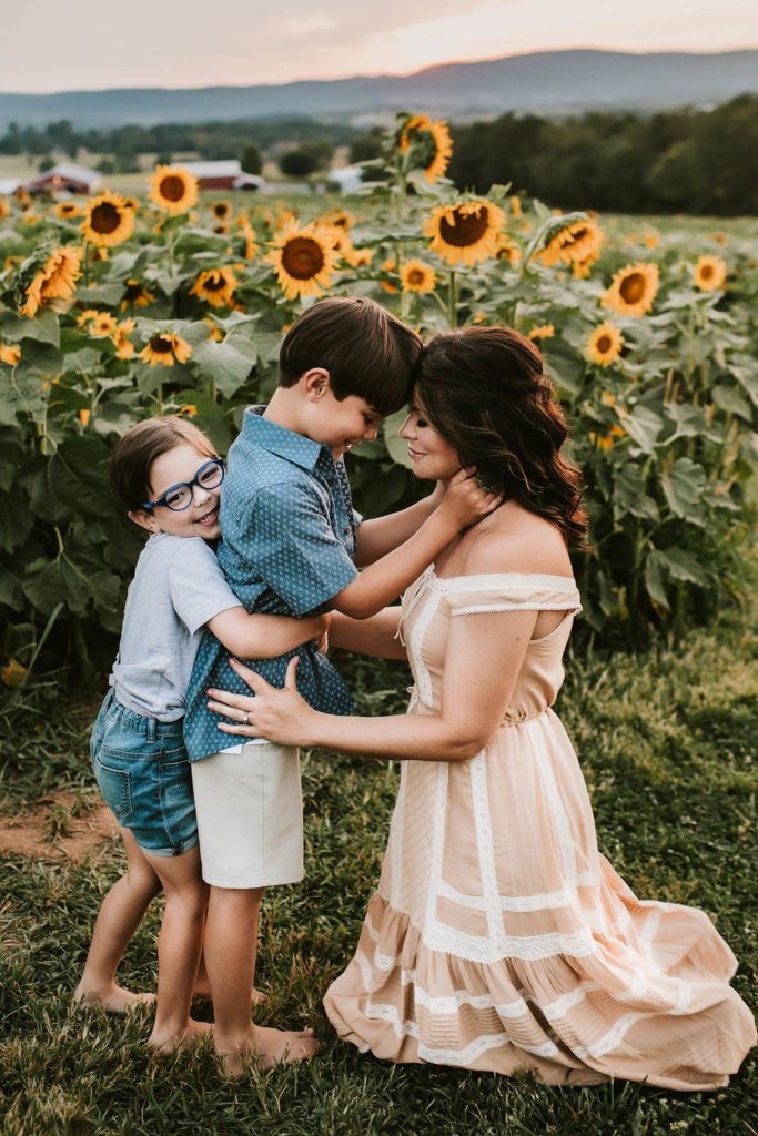 mother and children sunflower session maryland