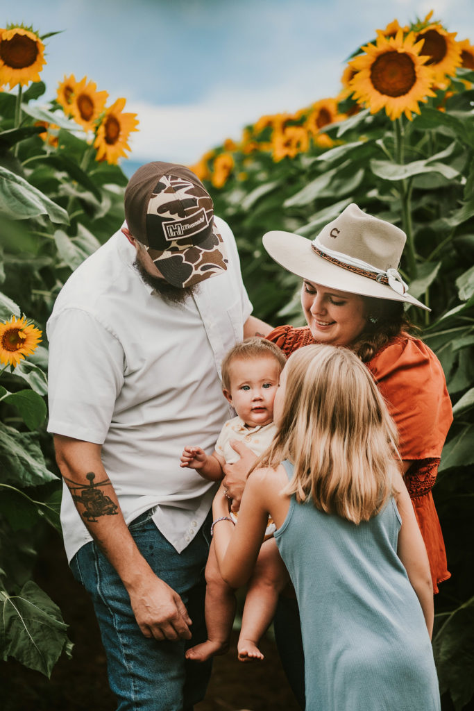 beautiful family sunflower sessions